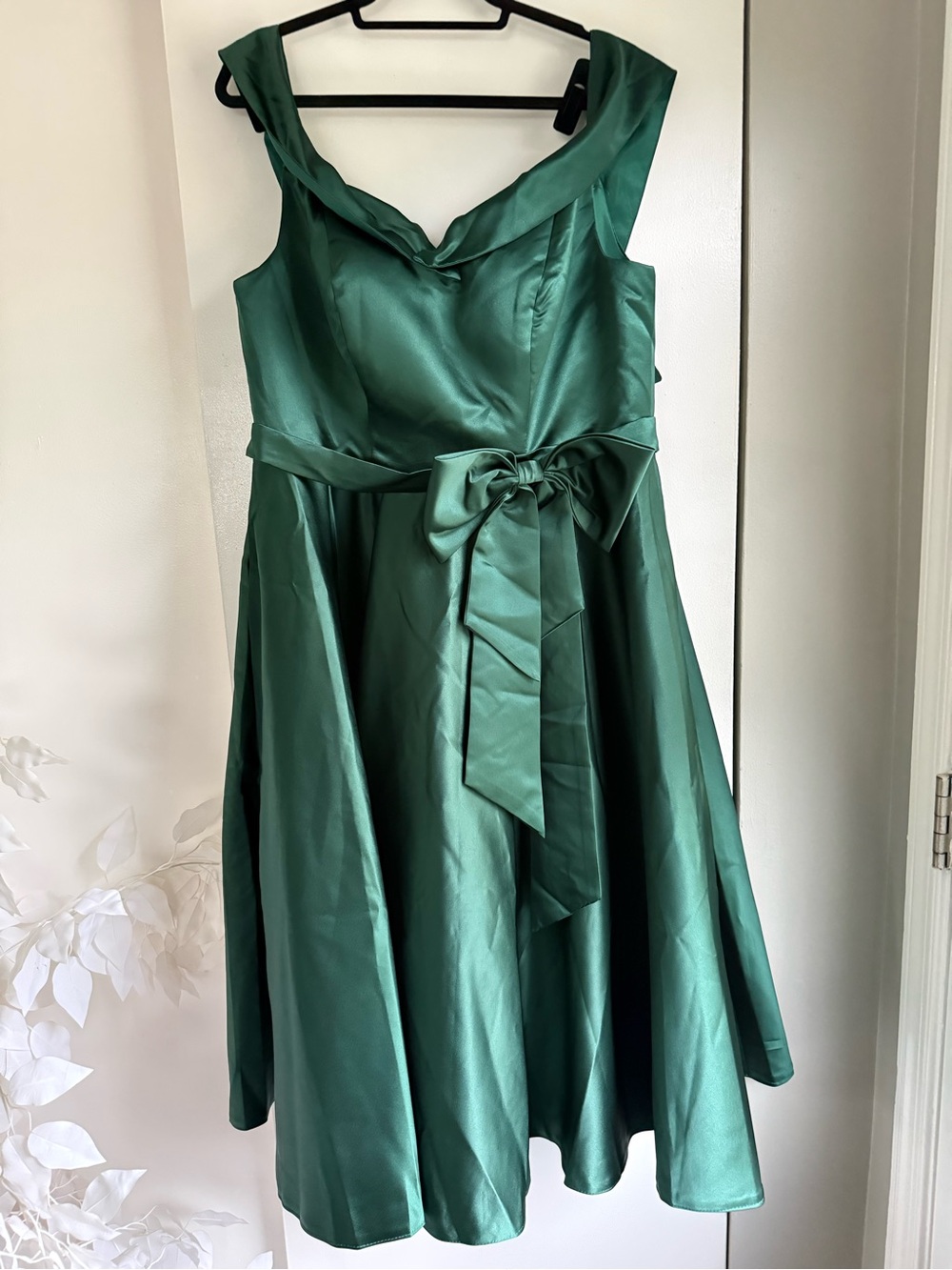 Emerald Green Sleeveless Fit & Flare Dress with Bow